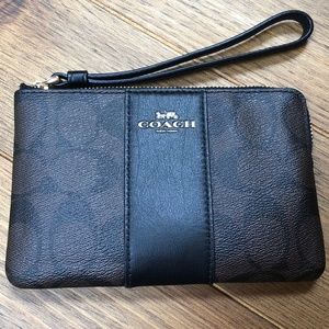 Mini Coach Corner Zip Wristlet